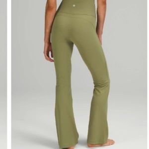 Lululemon Groove Super-High-Rise Flared Pant Nulu size 4